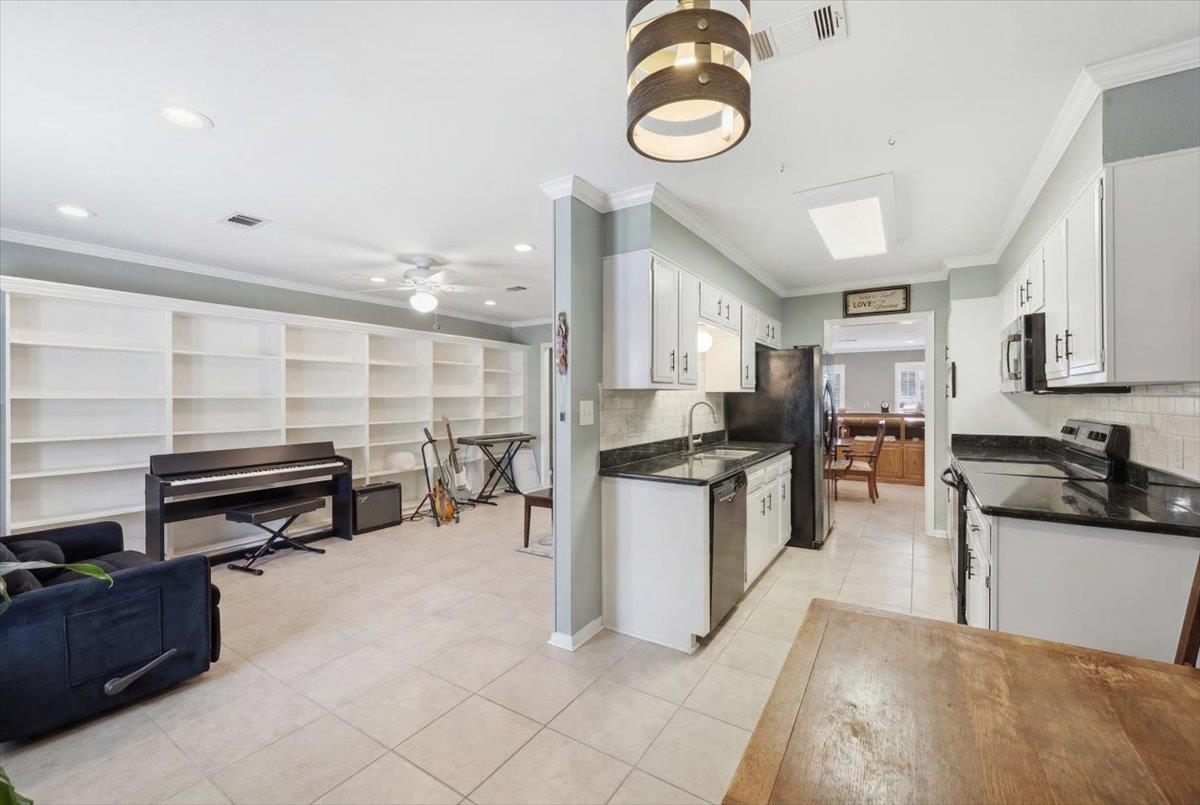 455 Georgetown Street Beaumont, TX 77707 - Photo 15 of 38