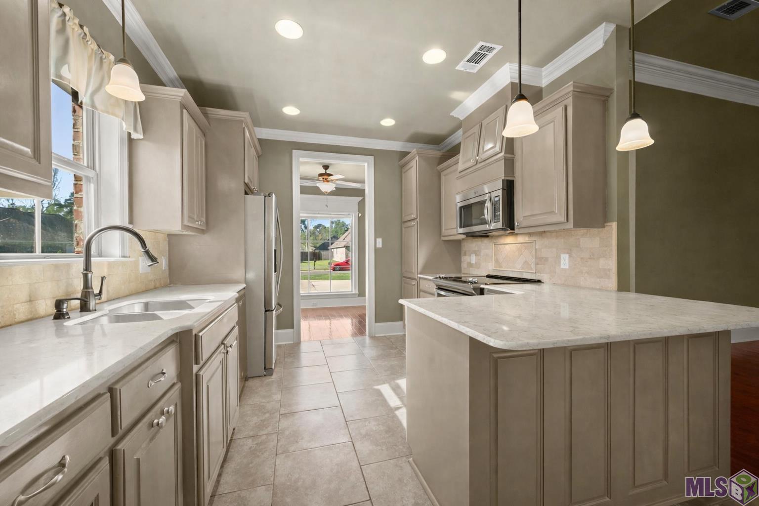 9431 Wyndham Way Denham Springs, LA 70726 - Photo 12 of 33 Color option2