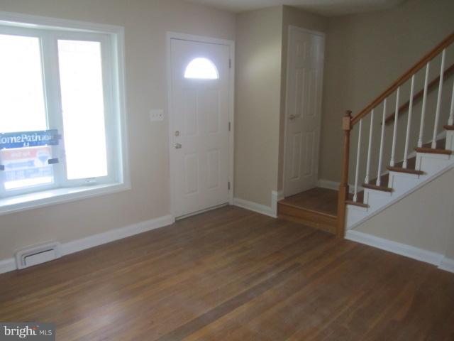 3219 Vulcan Road Baltimore, MD 21222 - Photo 2 of 28 Living Room