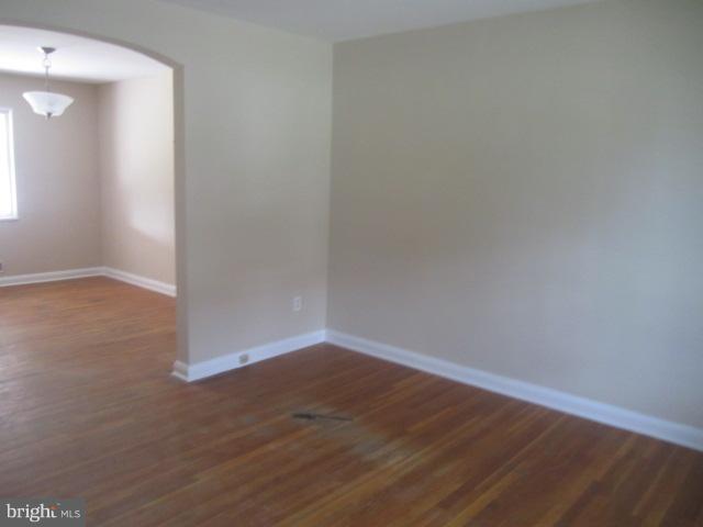 3219 Vulcan Road Baltimore, MD 21222 - Photo 4 of 28 Living Room