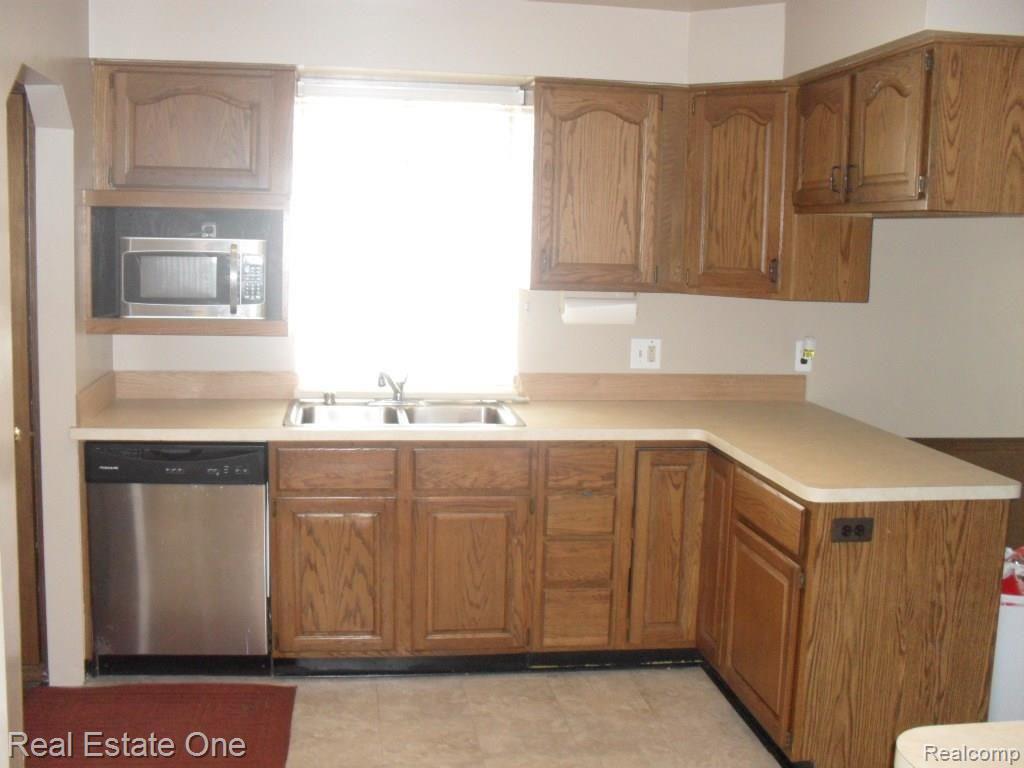 7109 Jenerous Street Center Line, MI 48015 - Photo 12 of 30 2014-06-27 09.06