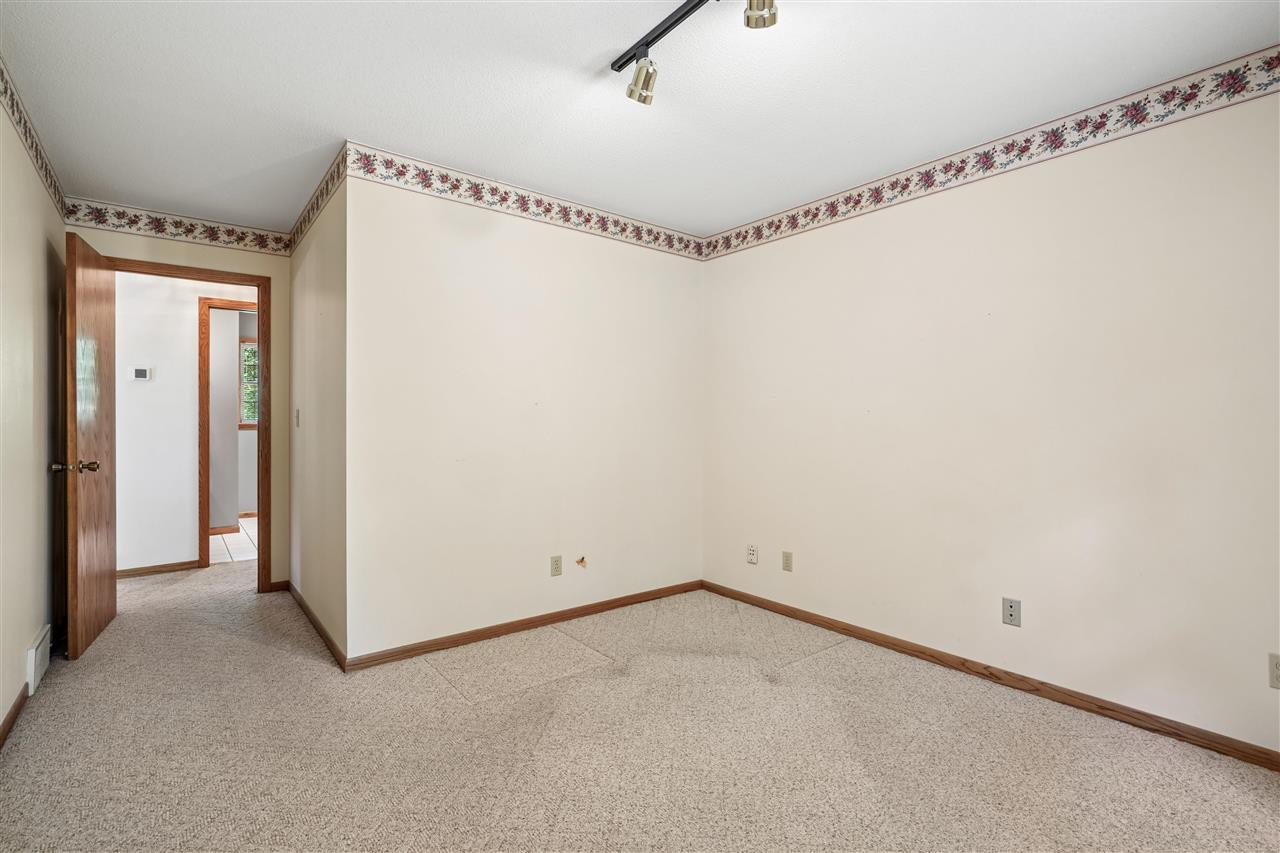 4084 Crestview Road Northeast Solon, IA 52333 - Photo 17 of 41 Gallery Image 17
