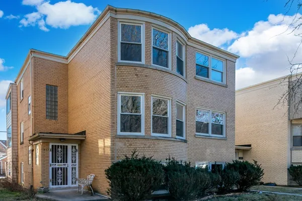 $2,550 | 5843 North Cicero Avenue, Unit 1, Chicago, IL 60646