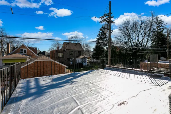 $2,550 | 5843 North Cicero Avenue, Unit 1, Chicago, IL 60646