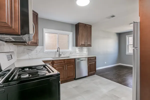 $2,550 | 5843 North Cicero Avenue, Unit 1, Chicago, IL 60646