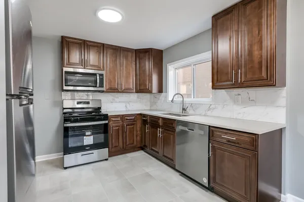 $2,550 | 5843 North Cicero Avenue, Unit 1, Chicago, IL 60646