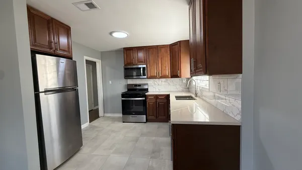 $2,550 | 5843 North Cicero Avenue, Unit 1, Chicago, IL 60646