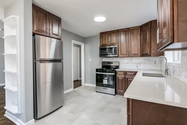 $2,550 | 5843 North Cicero Avenue, Unit 1, Chicago, IL 60646