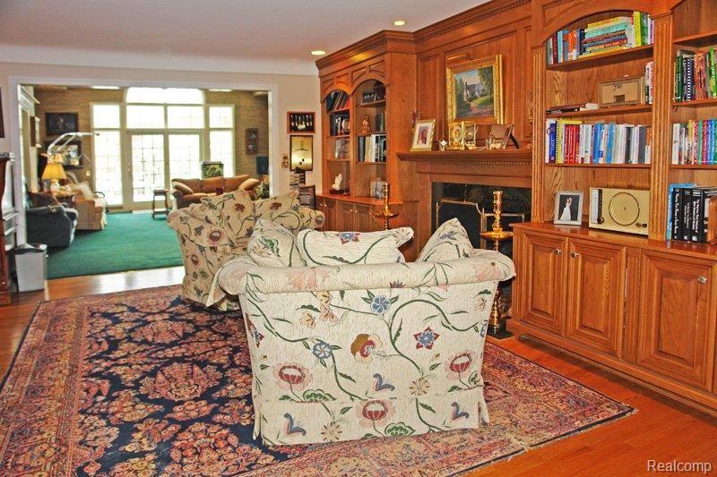 74 Willison Road Grosse Pointe, MI 48236 - Photo 5 of 22 DSC05562