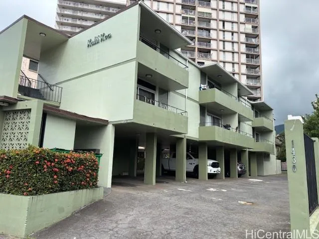 $1,900 | 1430 Wilder Avenue, Unit 305, Honolulu, HI 96822