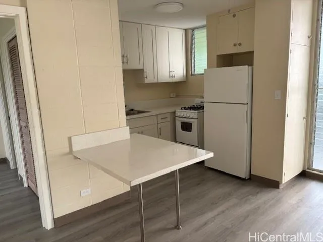 $1,900 | 1430 Wilder Avenue, Unit 305, Honolulu, HI 96822