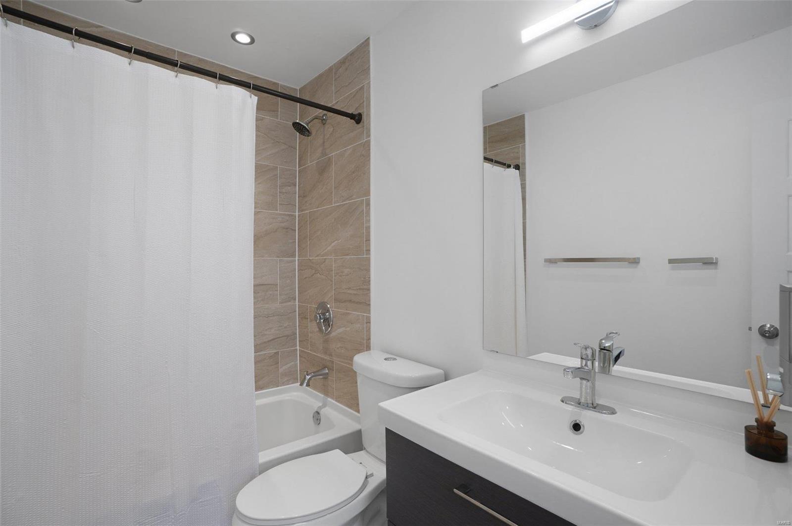 620 Walnut Ridge Drive Ballwin, MO 63021 - Photo 12 of 24