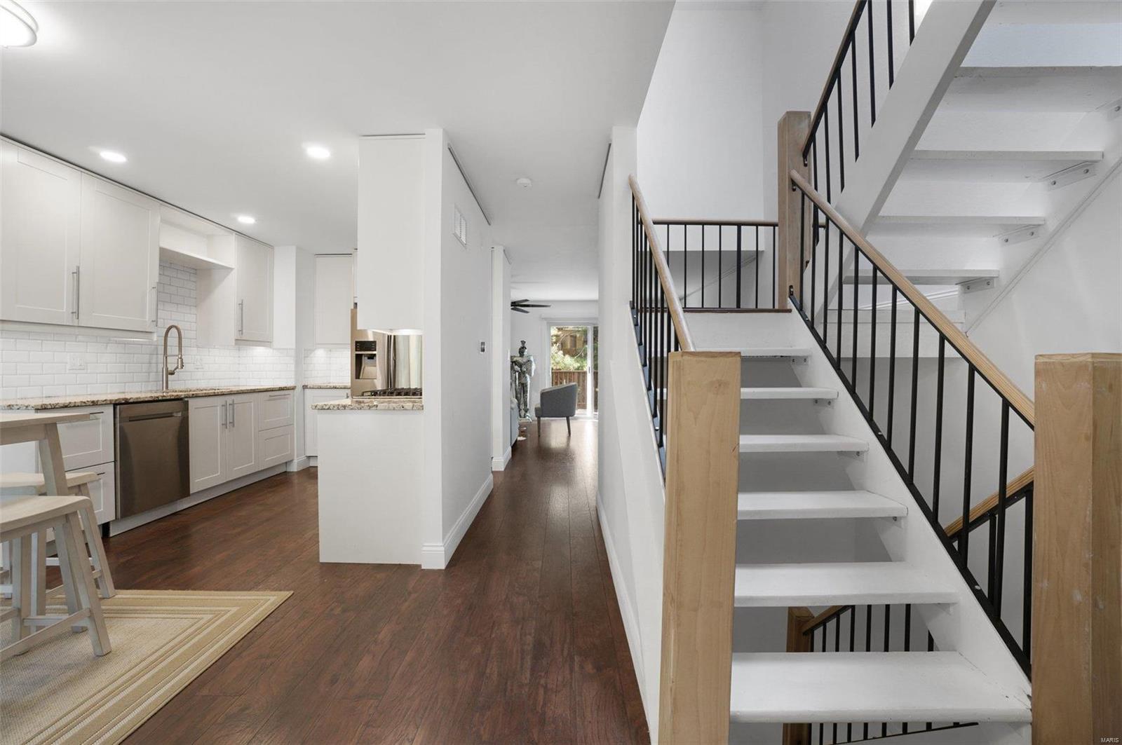 620 Walnut Ridge Drive Ballwin, MO 63021 - Photo 3 of 24