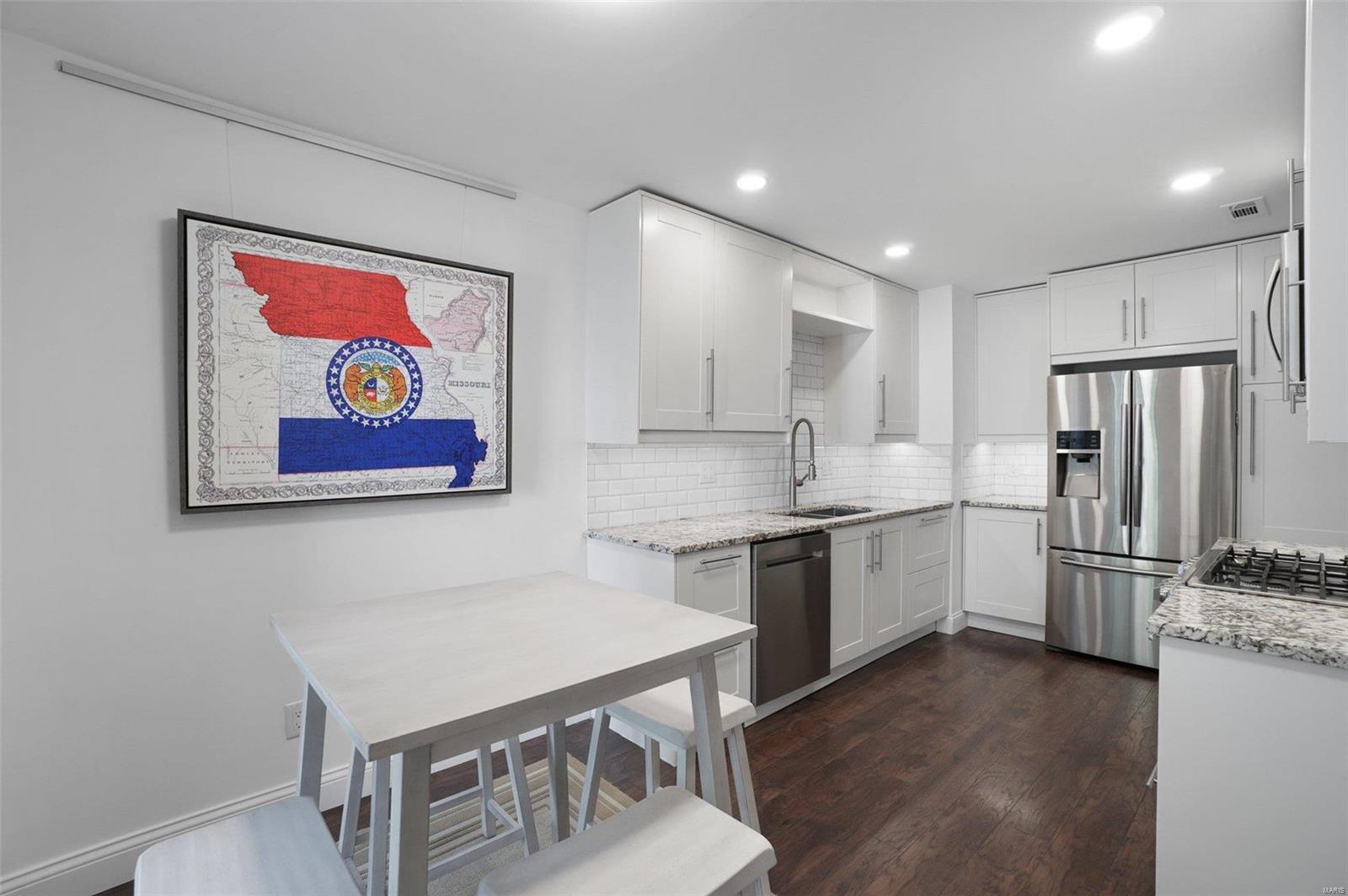 620 Walnut Ridge Drive Ballwin, MO 63021 - Photo 4 of 24