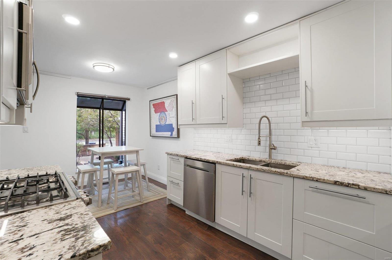 620 Walnut Ridge Drive Ballwin, MO 63021 - Photo 5 of 24