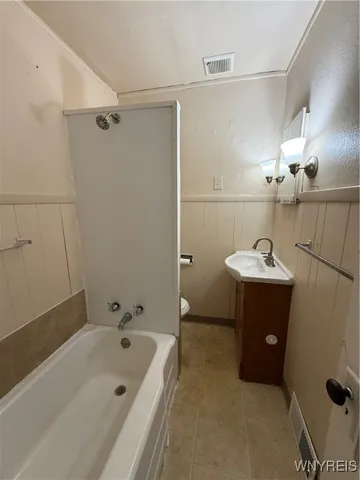 $1,250 | 40 B Street, Niagara Falls, NY 14303