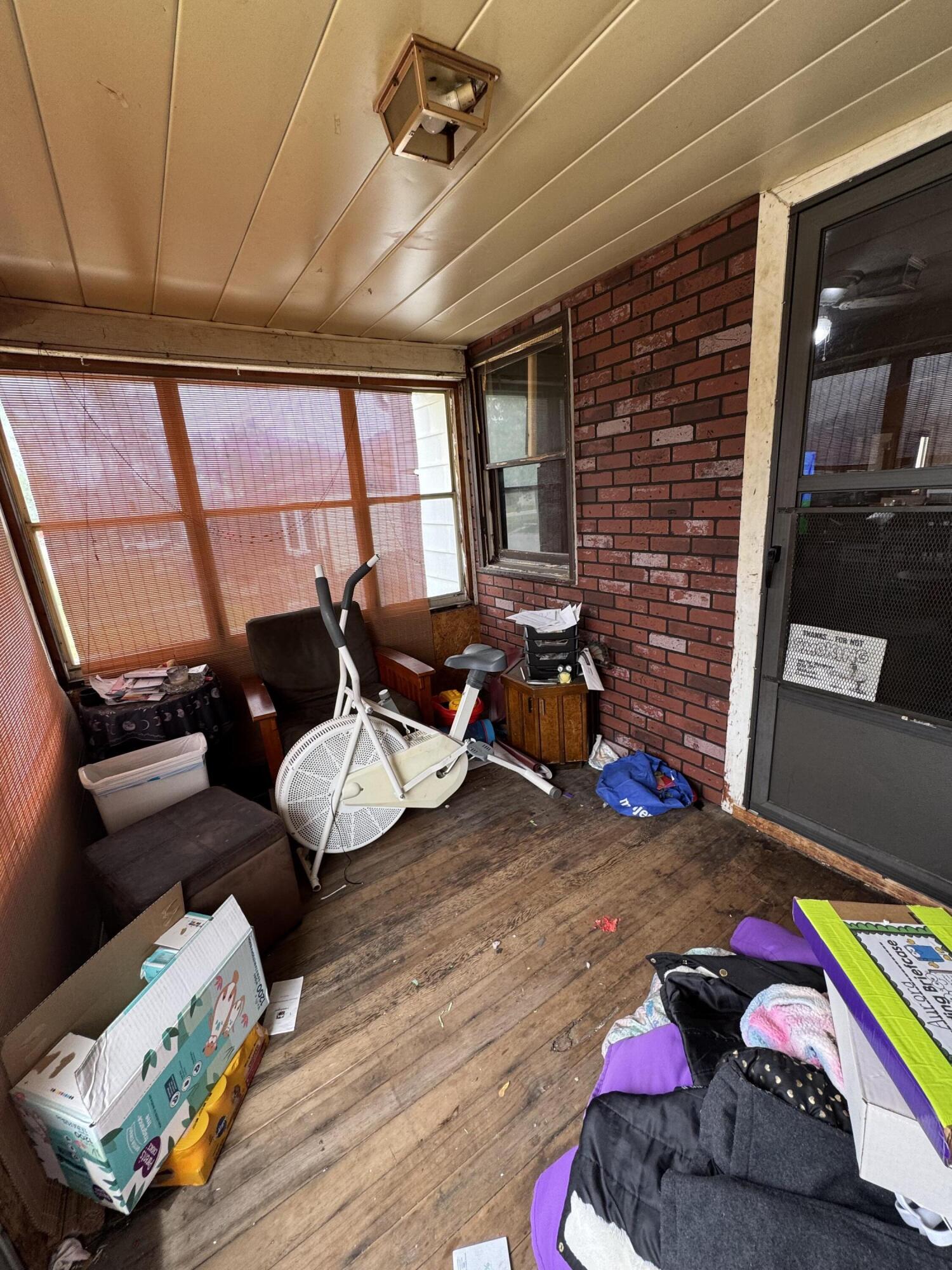 139 Dwiggins Griffith, IN 46319 - Photo 2 of 3 1500x2000