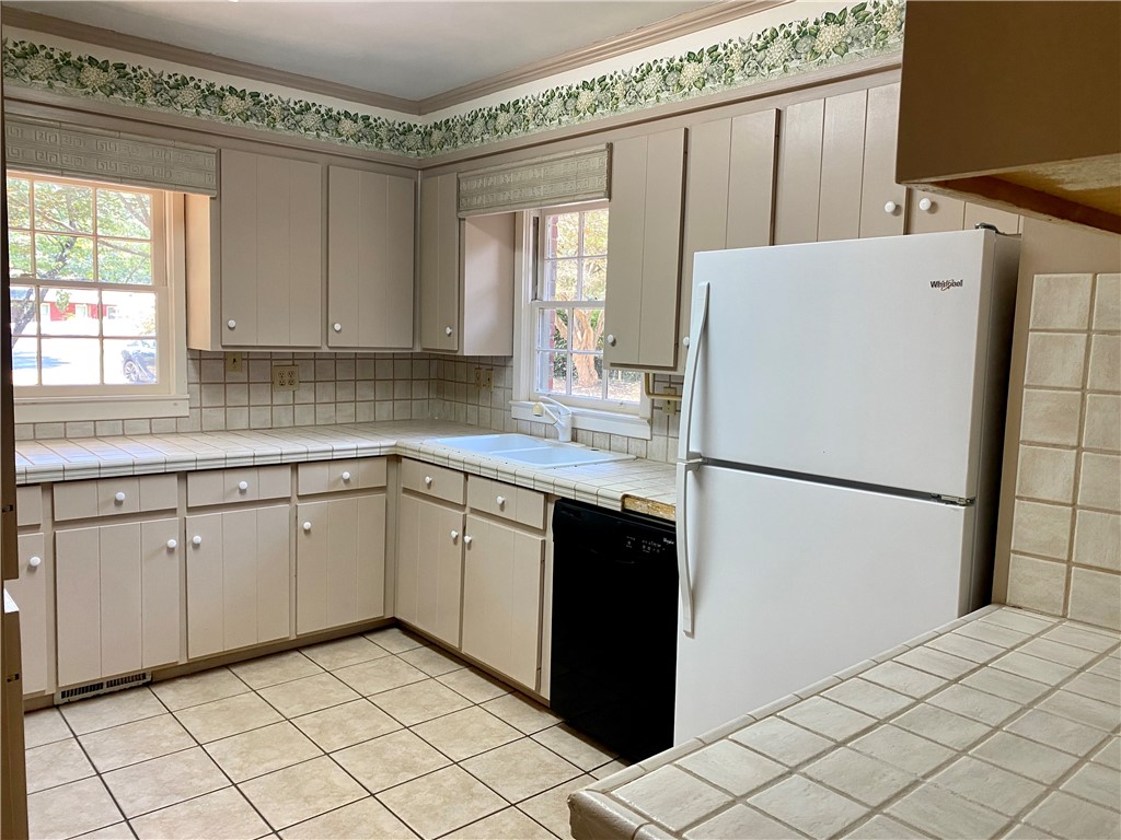 226 Riggs Drive Clemson, SC 29631 - Photo 8 of 37 Gallery Image 8