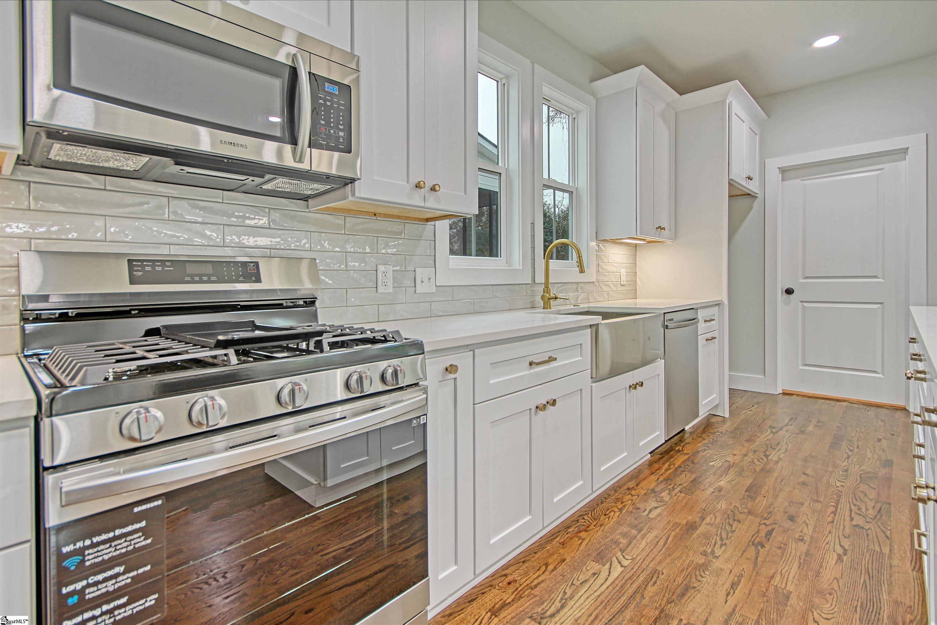 576 Lowndes Hill Road Greenville, SC 29607 - Photo 6 of 24 Gallery Image 6
