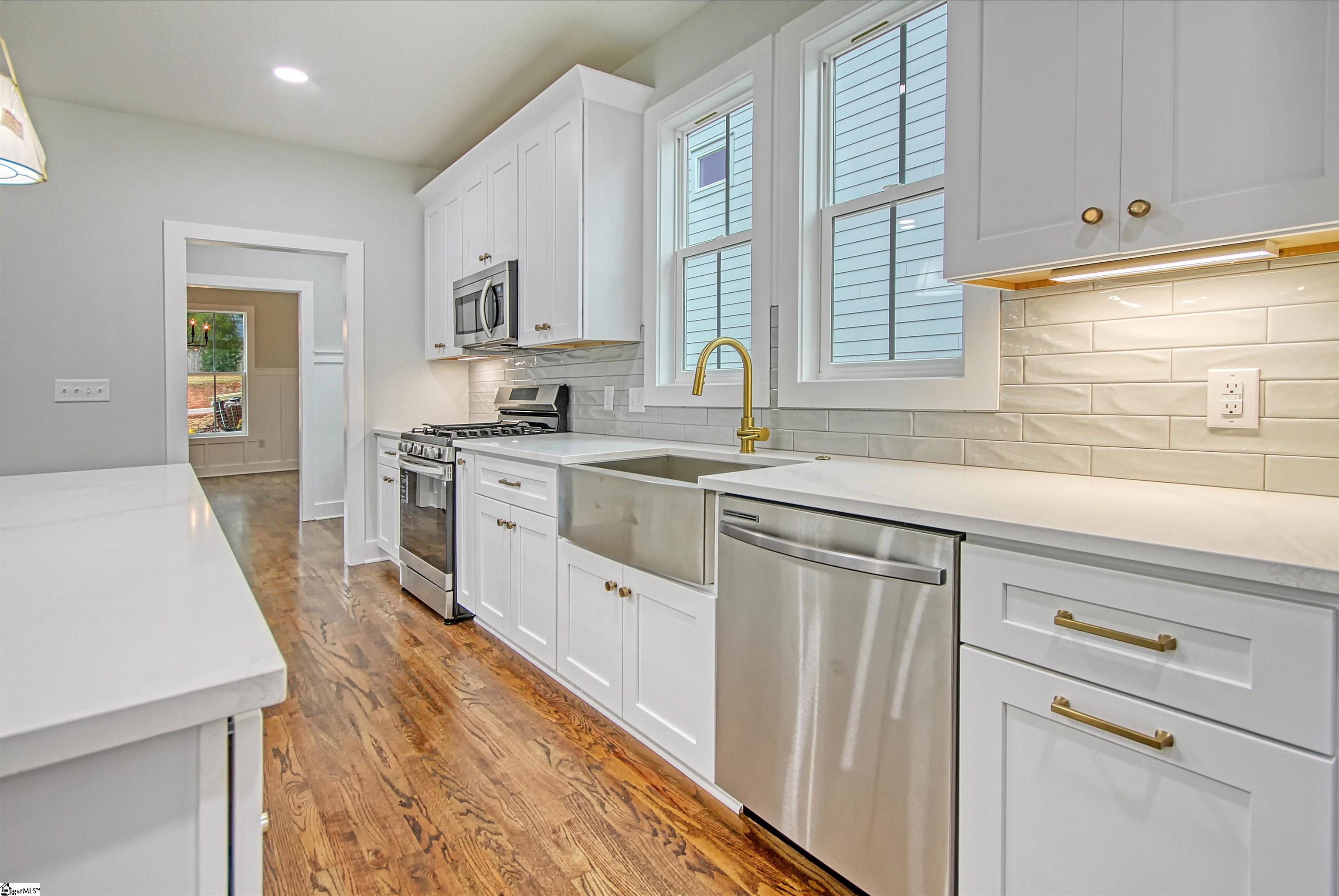 576 Lowndes Hill Road Greenville, SC 29607 - Photo 7 of 24 Gallery Image 7