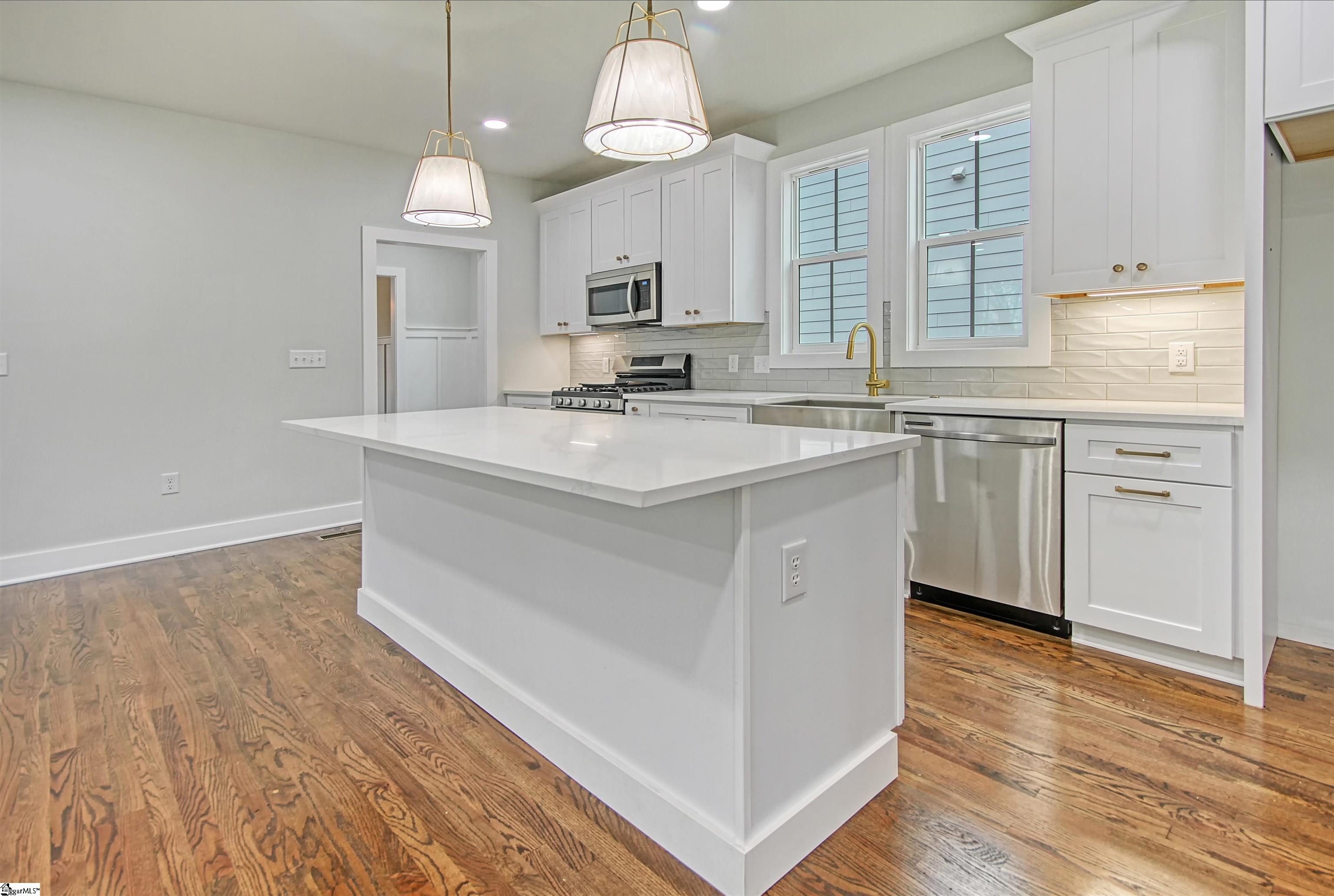 576 Lowndes Hill Road Greenville, SC 29607 - Photo 8 of 24 Gallery Image 8