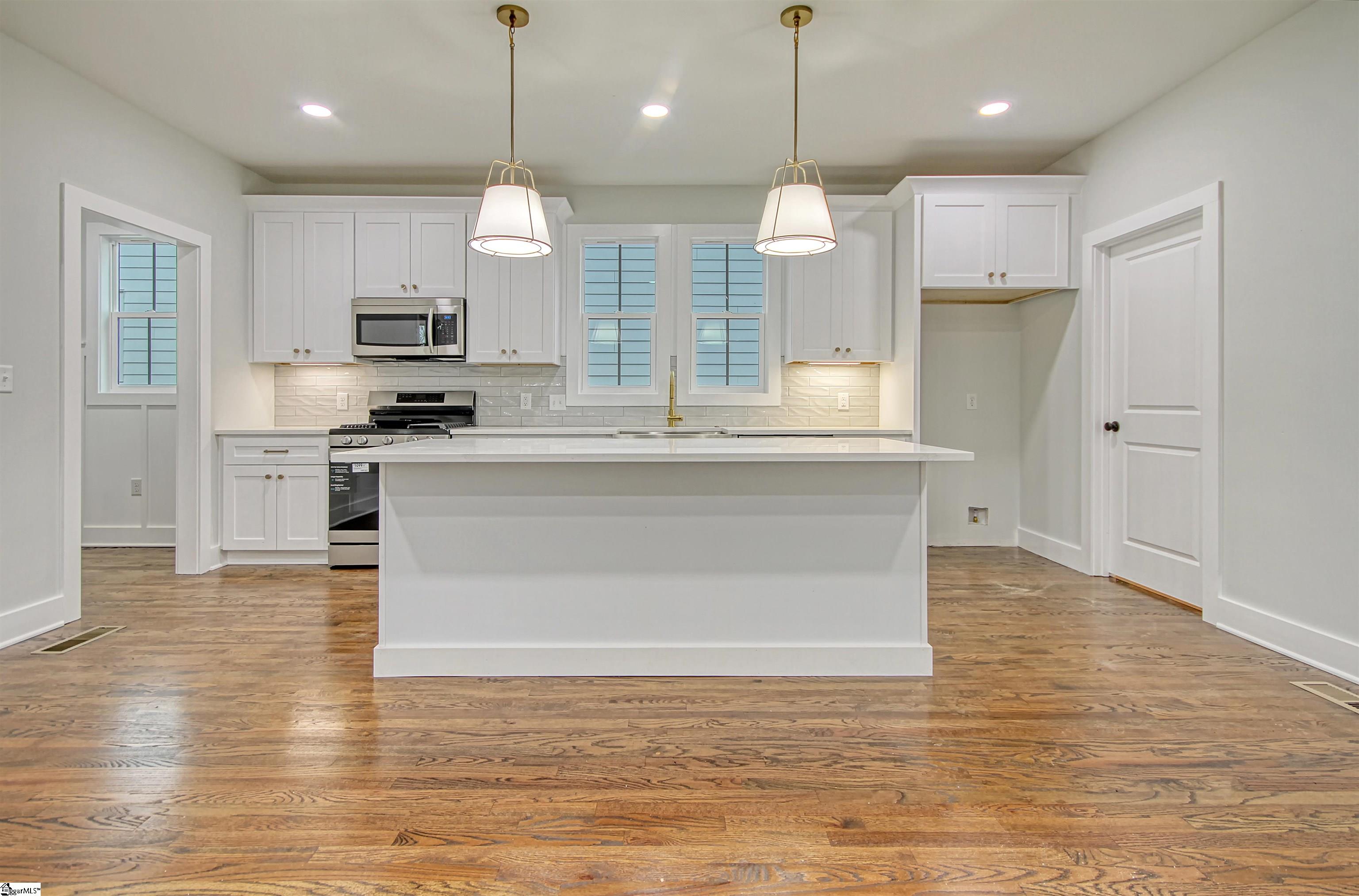 576 Lowndes Hill Road Greenville, SC 29607 - Photo 10 of 24 Gallery Image 10