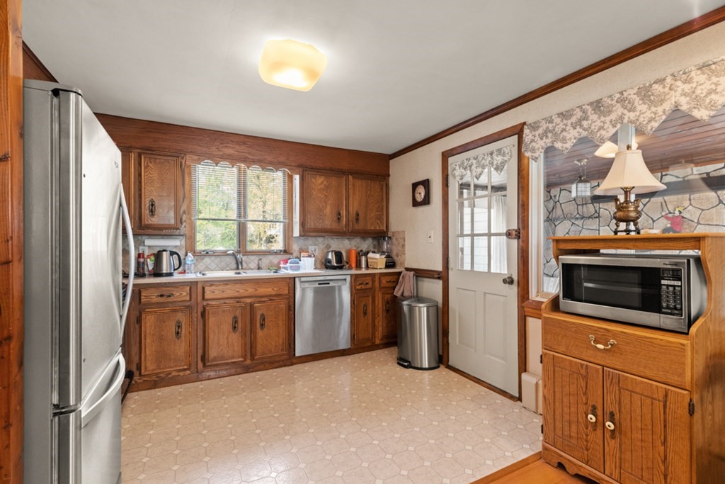 42 Parker Road Wakefield, MA 01880 - Photo 11 of 37 Gallery Image 11