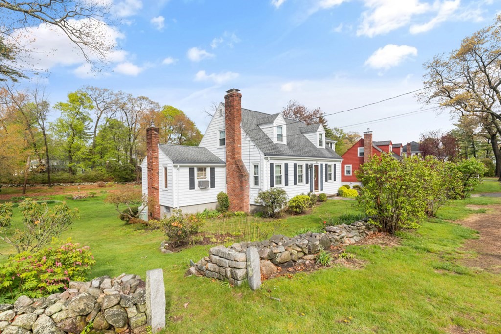 42 Parker Road Wakefield, MA 01880 - Photo 2 of 37 Gallery Image 2