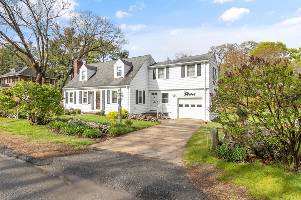 42 Parker Road Wakefield, MA 01880 - Photo 3 of 37 Gallery Image 3