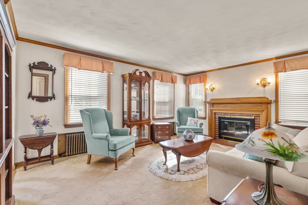 42 Parker Road Wakefield, MA 01880 - Photo 4 of 37 Gallery Image 4