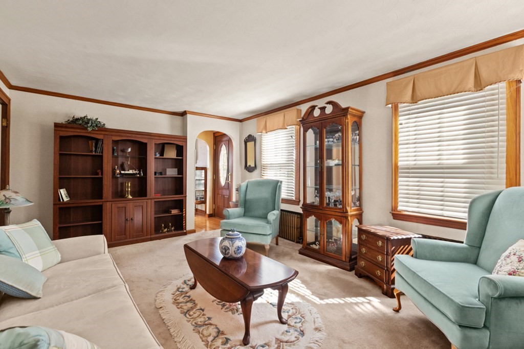 42 Parker Road Wakefield, MA 01880 - Photo 5 of 37 Gallery Image 5