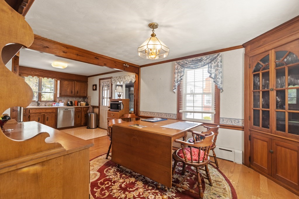 42 Parker Road Wakefield, MA 01880 - Photo 8 of 37 Gallery Image 8