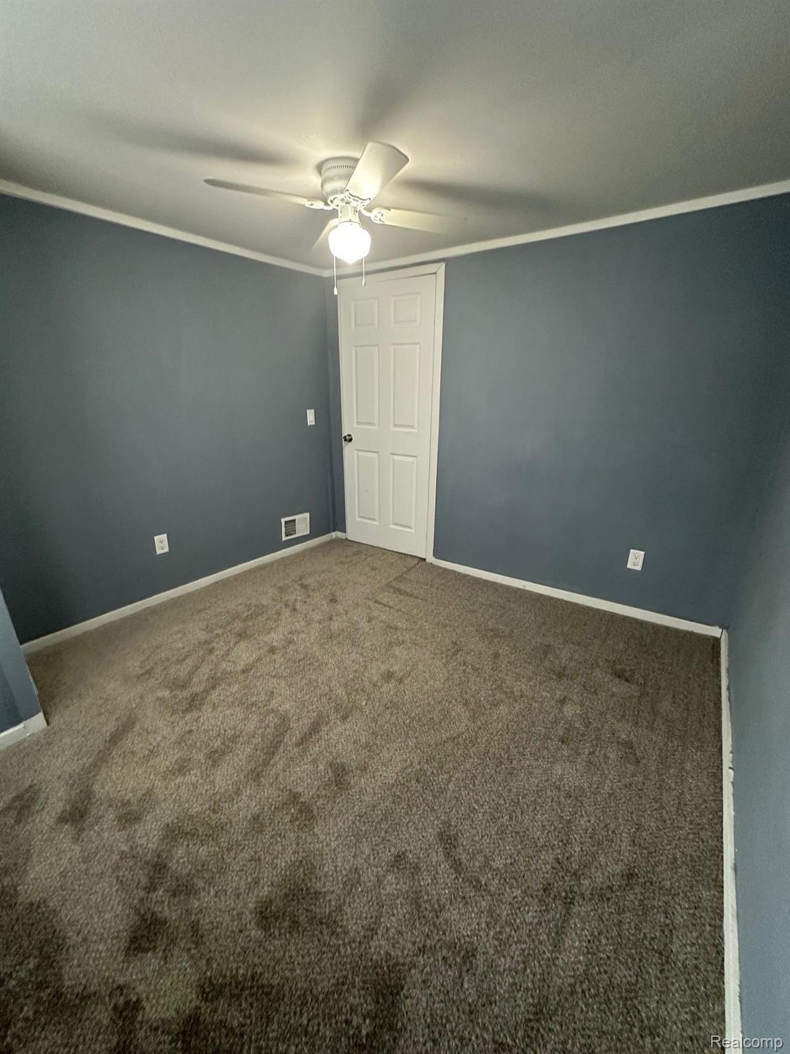 685 Kinney Road Pontiac, MI 48340 - Photo 15 of 33 Upstairs bedroom 3
