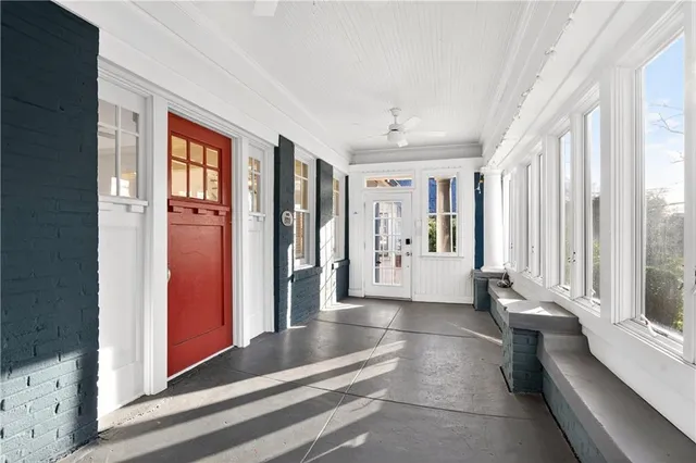 a view of a hallway with windows and entryway