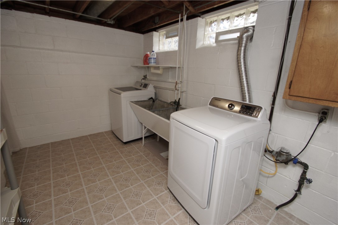 30413 Vineyard Road Willowick, OH 44095 - Photo 20 of 25 Laundry room