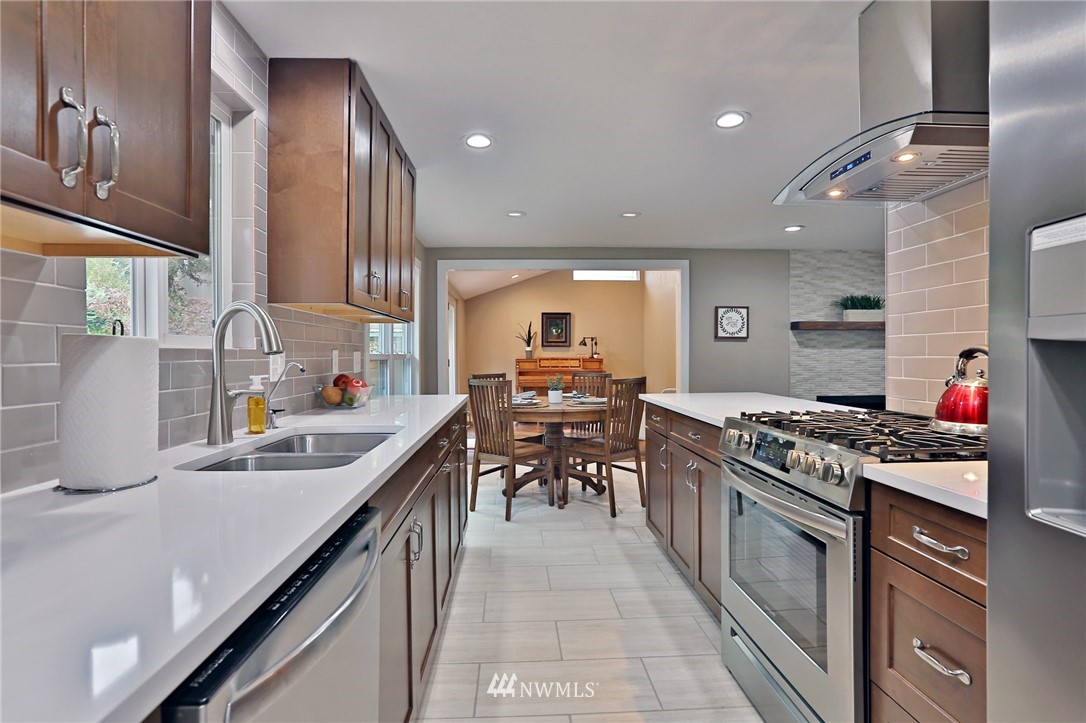 15914 Southeast 144th Street Renton, WA 98059 - Photo 6 of 17