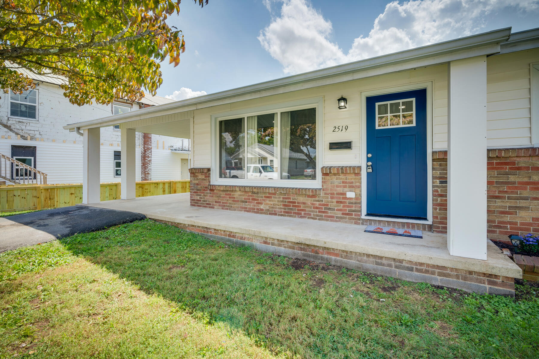 2519 Overlook Road Kingsport, TN 37664 - Photo 1 of 34 004