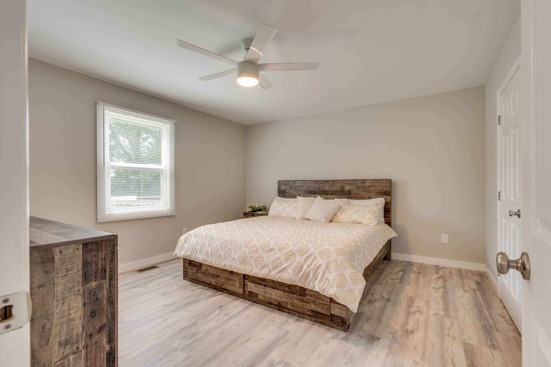 2519 Overlook Road Kingsport, TN 37664 - Photo 15 of 34 015