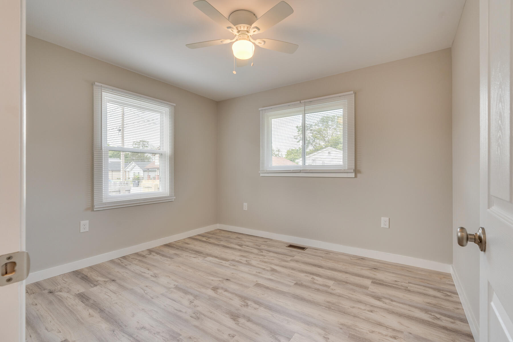 2519 Overlook Road Kingsport, TN 37664 - Photo 23 of 34 023