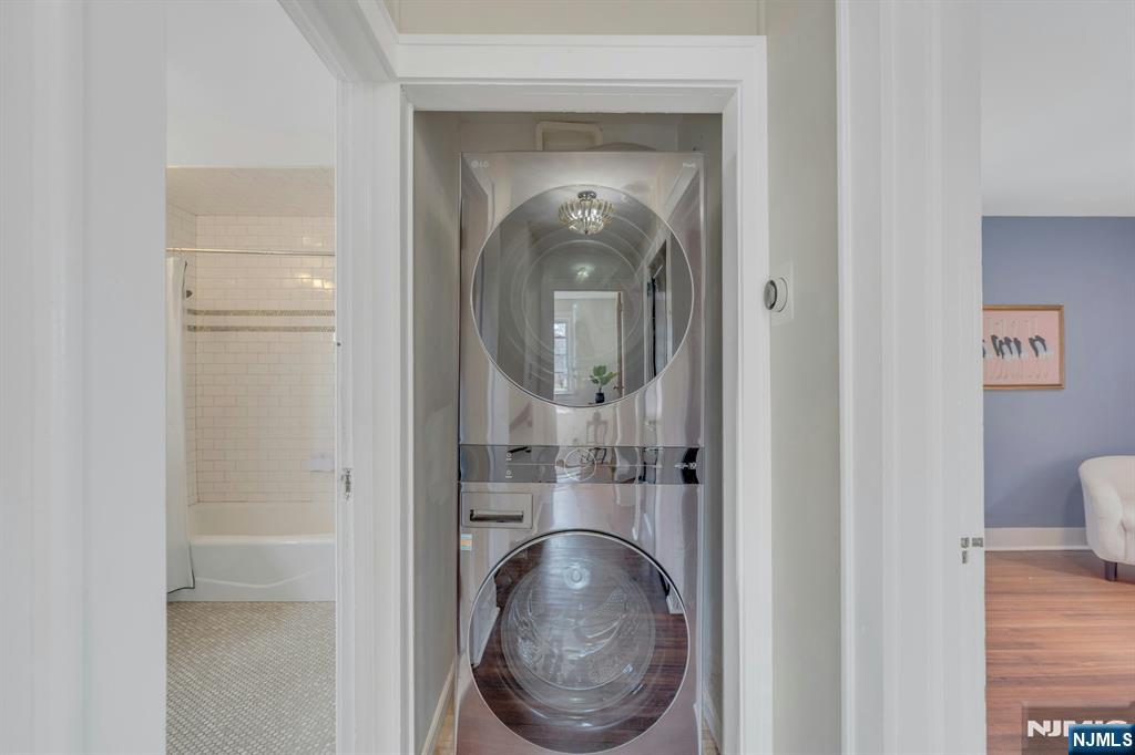 39 Vernon Terrace Bloomfield, NJ 07003 - Photo 27 of 39 a bathroom with a mirror