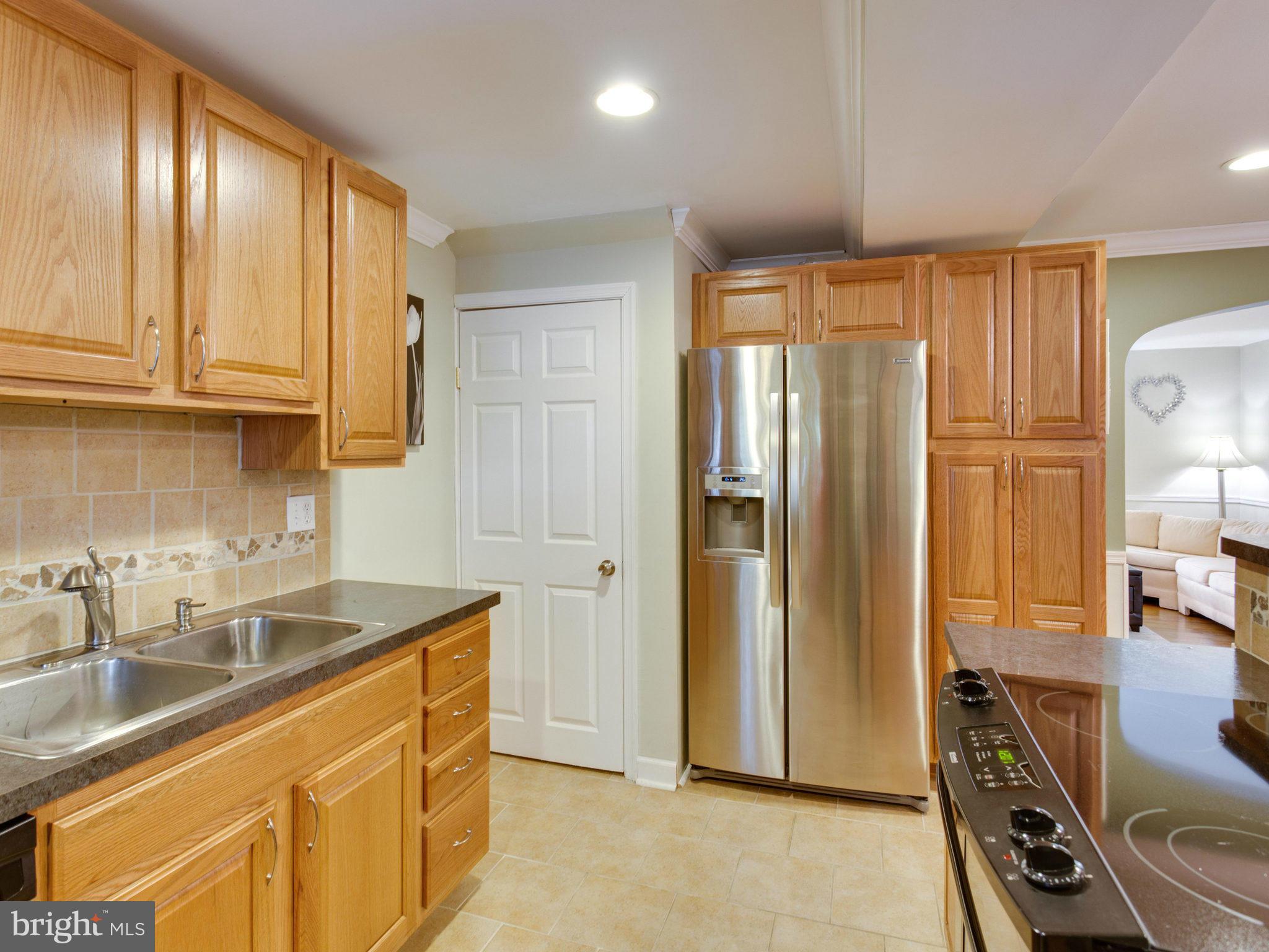 1007 Downton Road Baltimore, MD 21227 - Photo 11 of 30 Kitchen