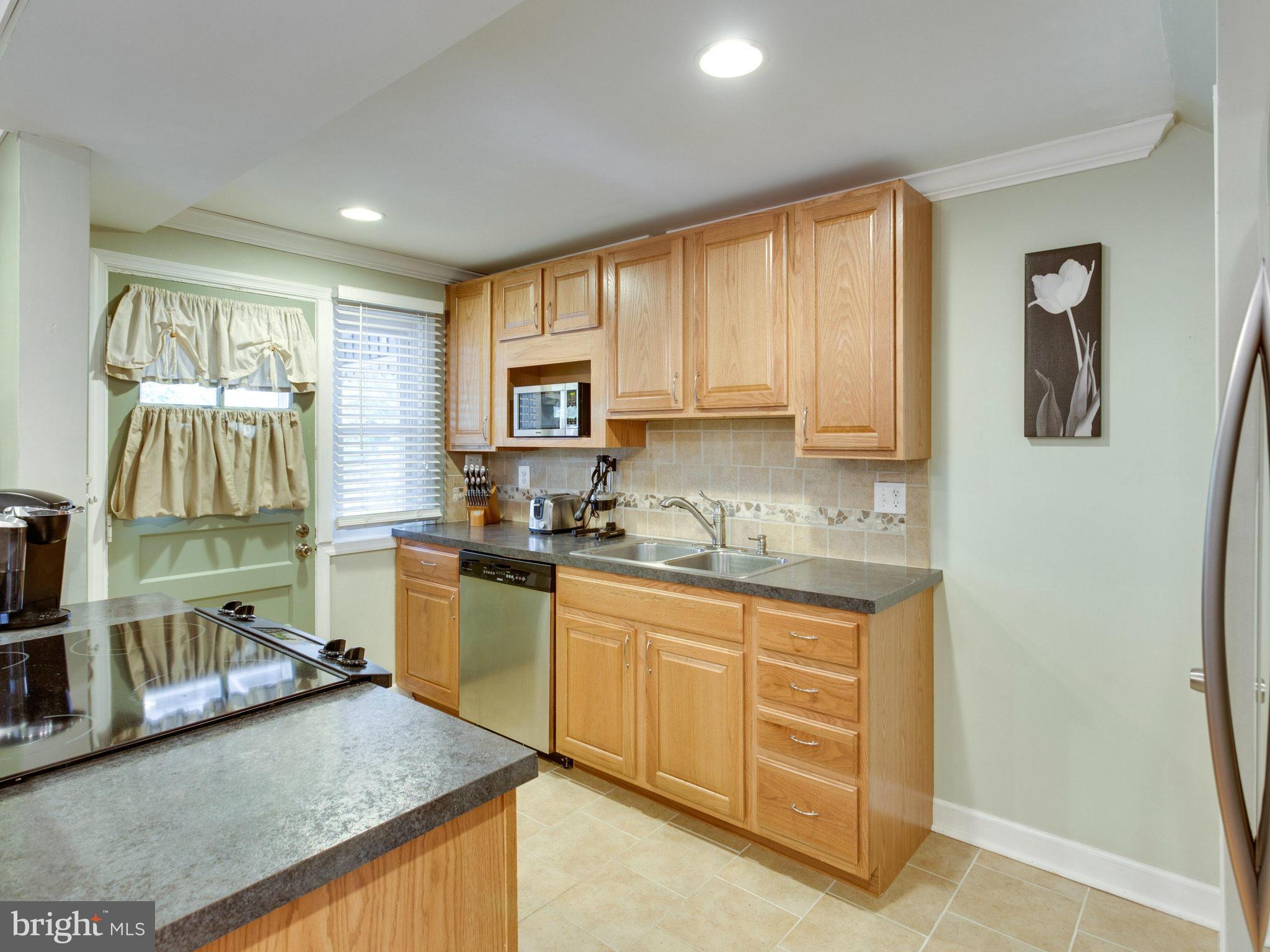 1007 Downton Road Baltimore, MD 21227 - Photo 12 of 30 Kitchen