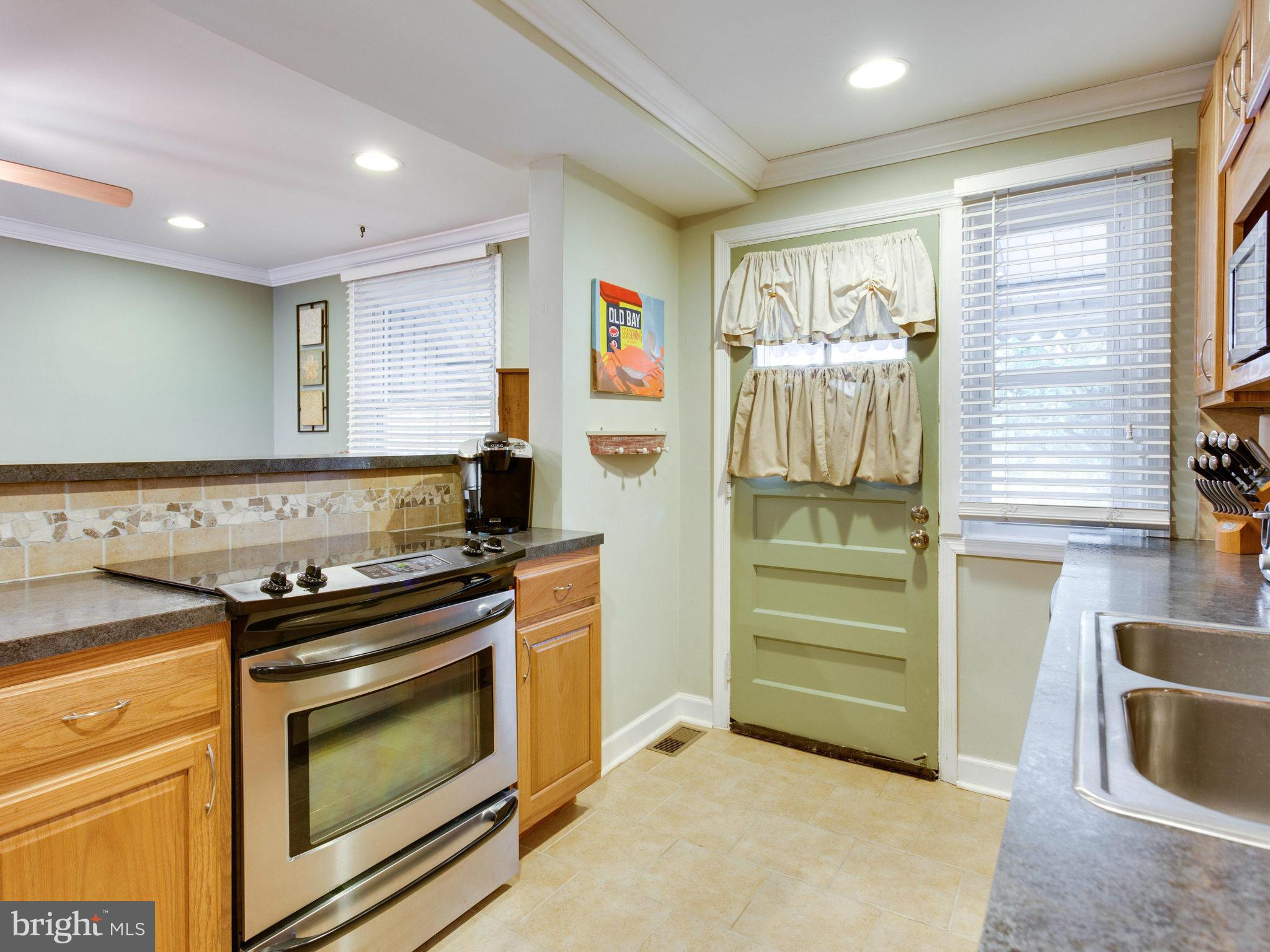 1007 Downton Road Baltimore, MD 21227 - Photo 13 of 30 Kitchen