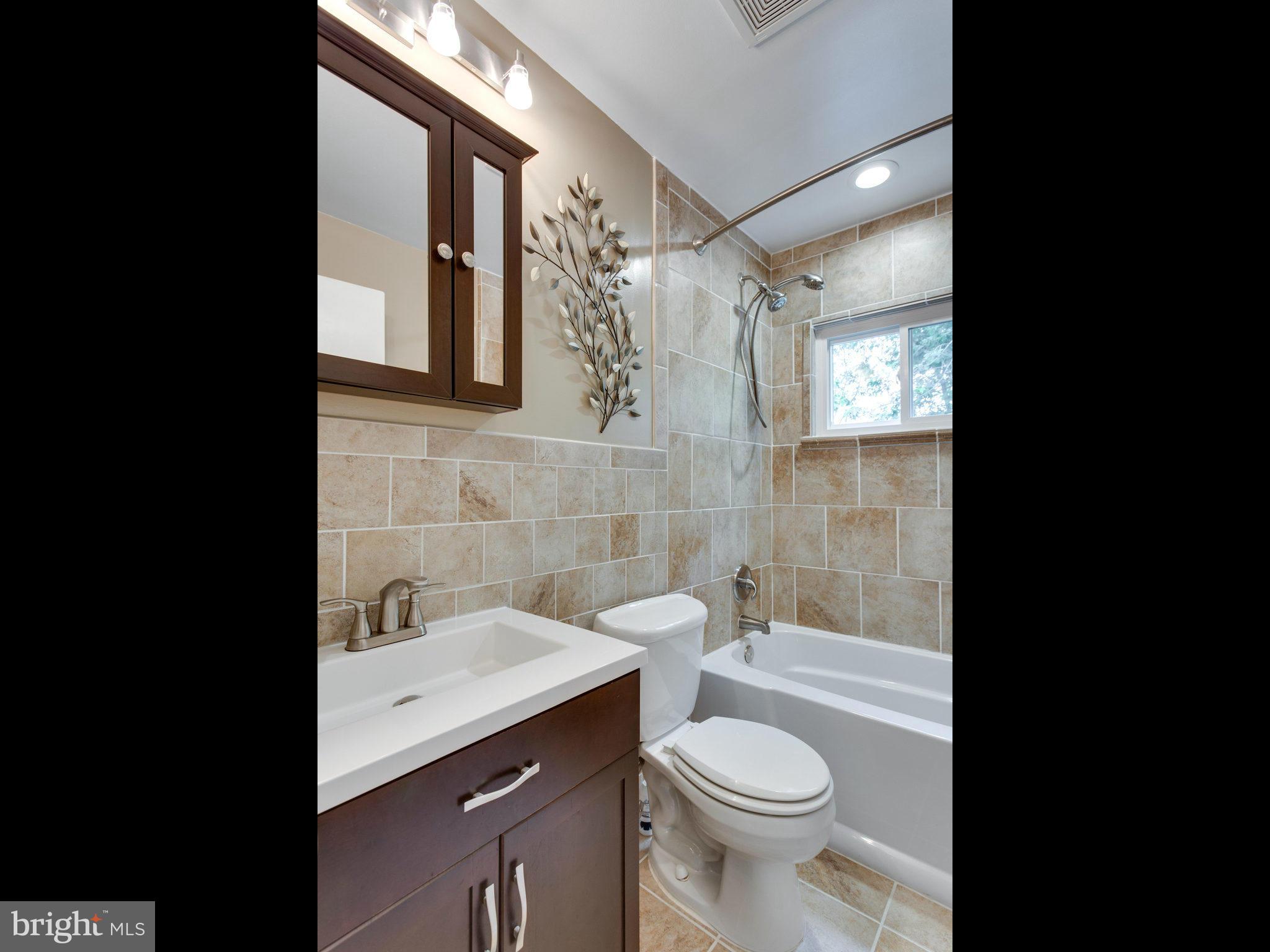 1007 Downton Road Baltimore, MD 21227 - Photo 16 of 30 Bath
