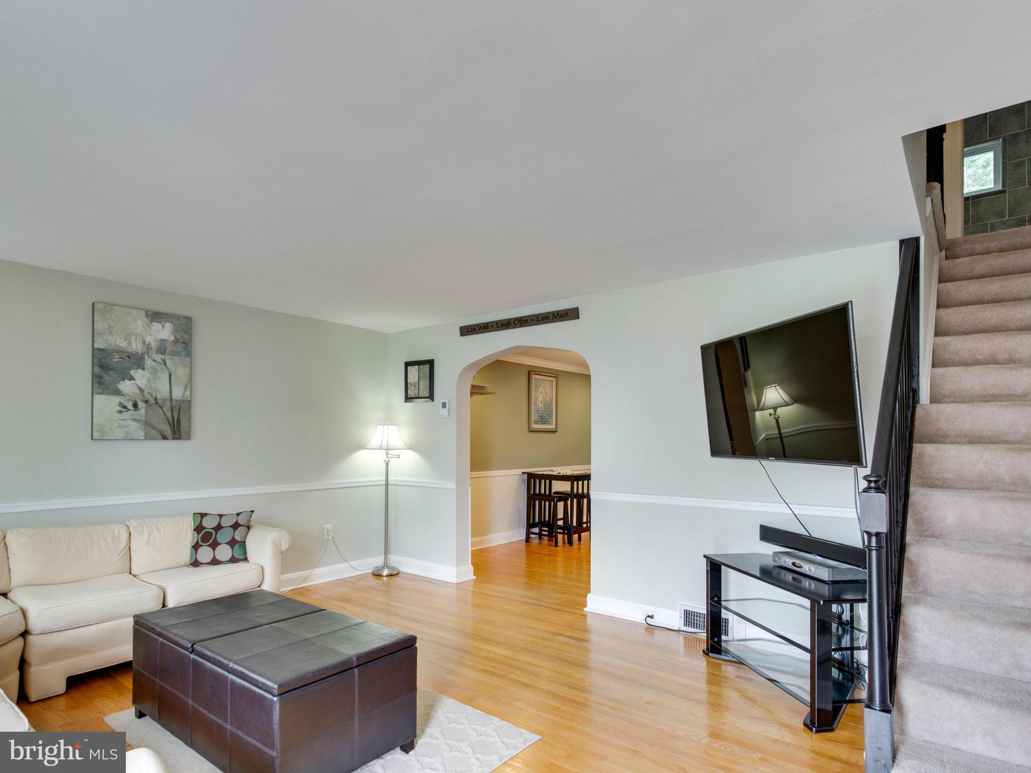 1007 Downton Road Baltimore, MD 21227 - Photo 3 of 30 Living Room