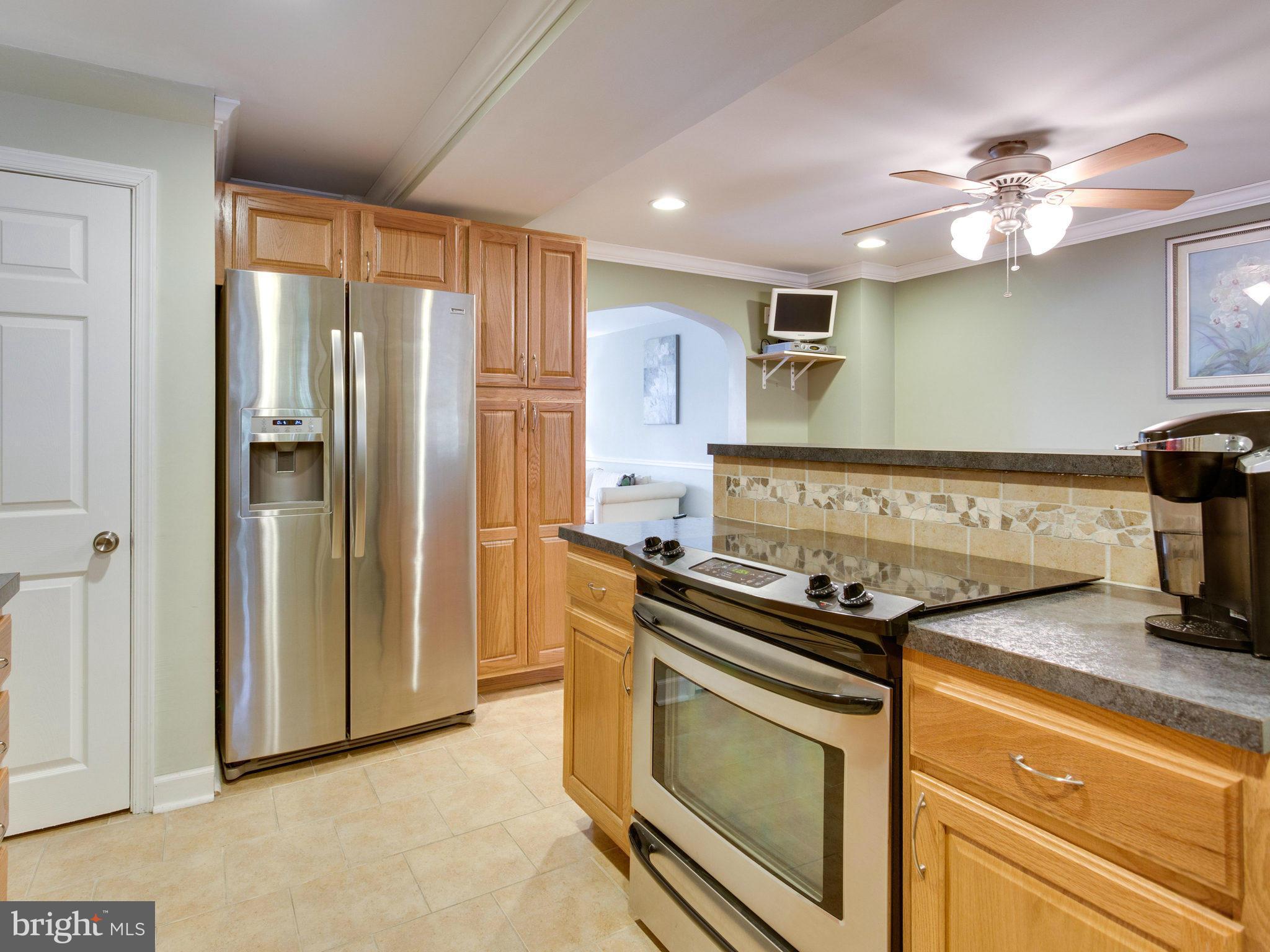 1007 Downton Road Baltimore, MD 21227 - Photo 9 of 30 Kitchen