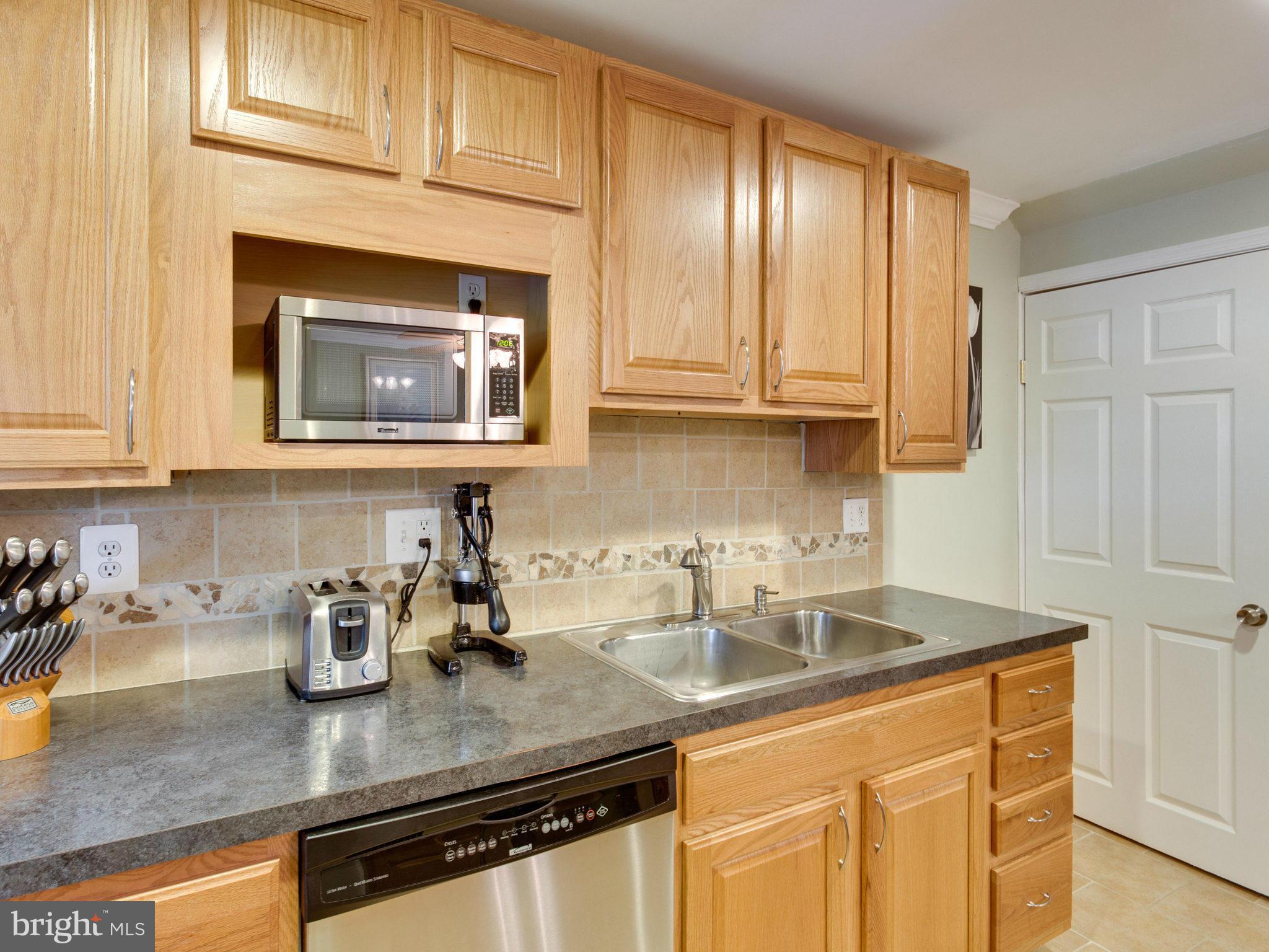 1007 Downton Road Baltimore, MD 21227 - Photo 10 of 30 Kitchen