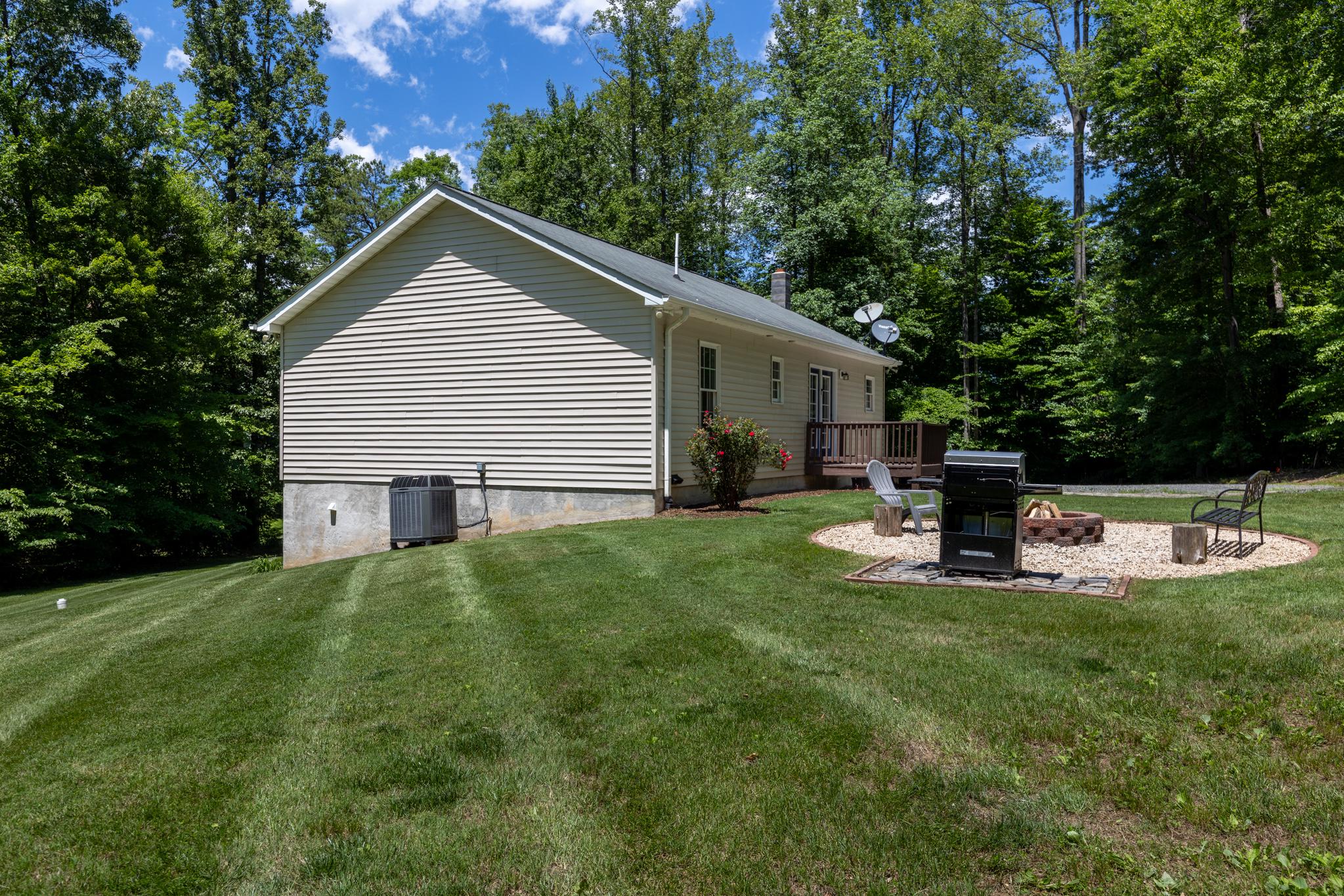 4771 South Blue Ridge Turnpike Rochelle, VA 22738 - Photo 33 of 38 Plenty of space to entertain!