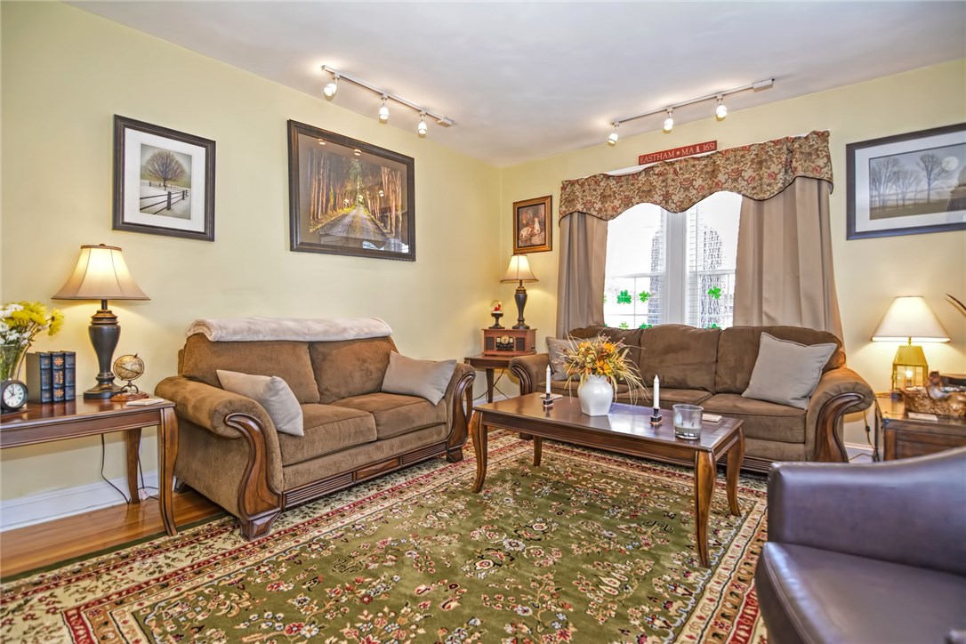 30 Richelieu Street Woonsocket, RI 02895 - Photo 13 of 35 First Floor Family Room