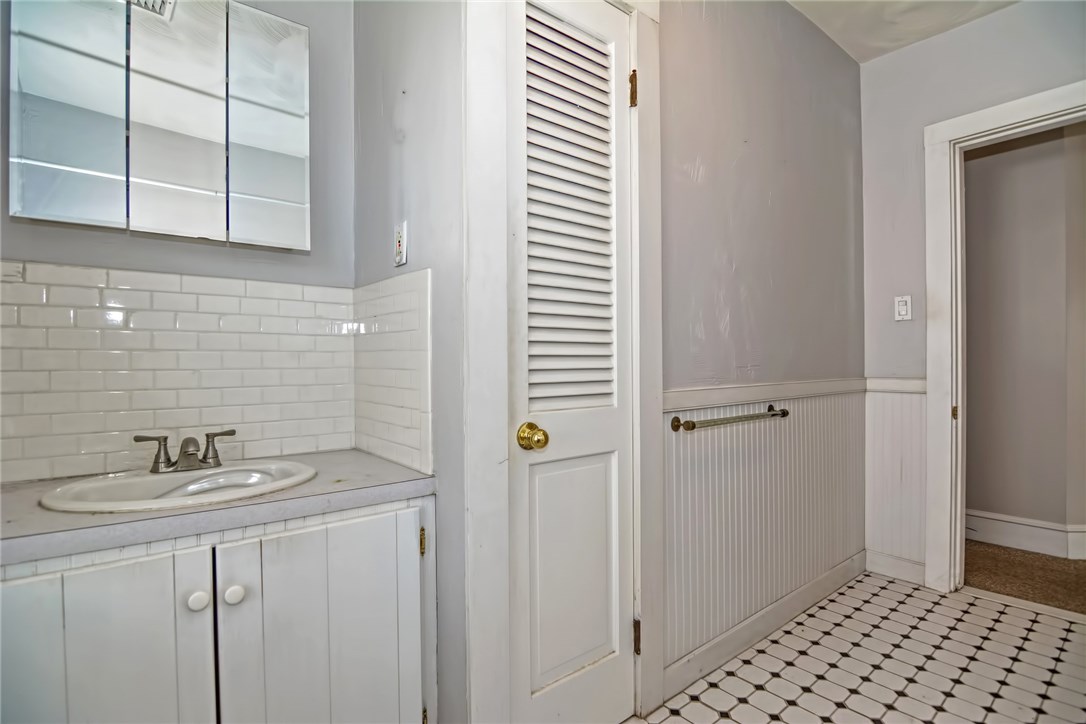 30 Richelieu Street Woonsocket, RI 02895 - Photo 32 of 35 Second Floor Full Bathroom